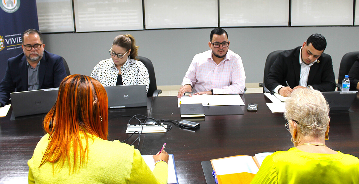 Subsecretario del Departamento de la Vivienda se Reúne con Alcaldesa de Loíza Foto 4