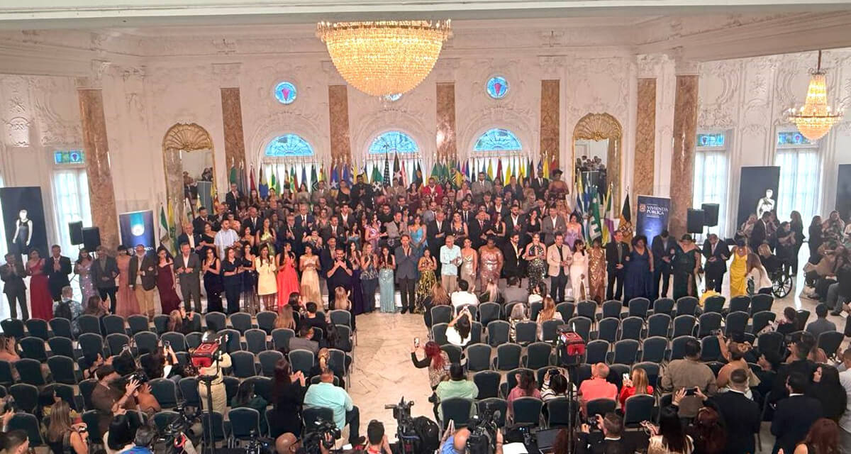 Foto de todas las personas que atendieron el evento.