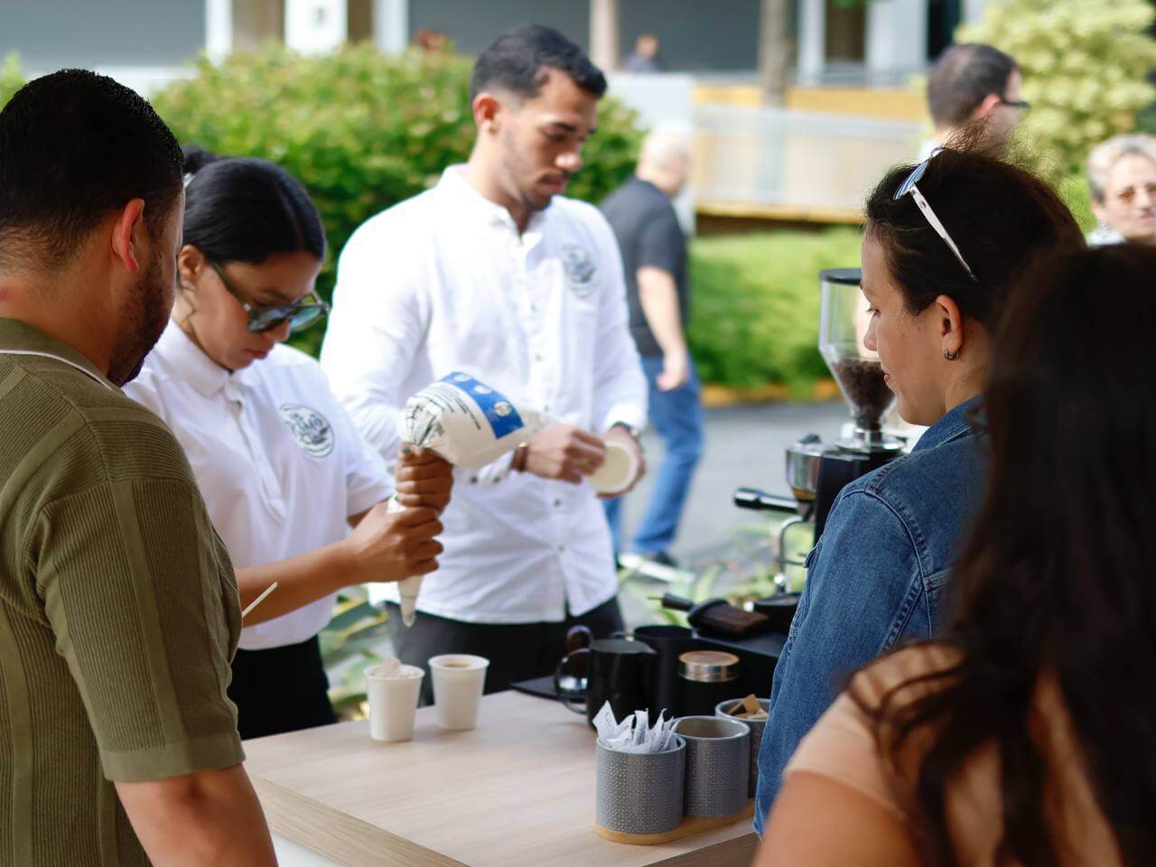Empleados de Vivienda Participan de Coffee Break con Secretaria y Administrador de AVP Foto 3