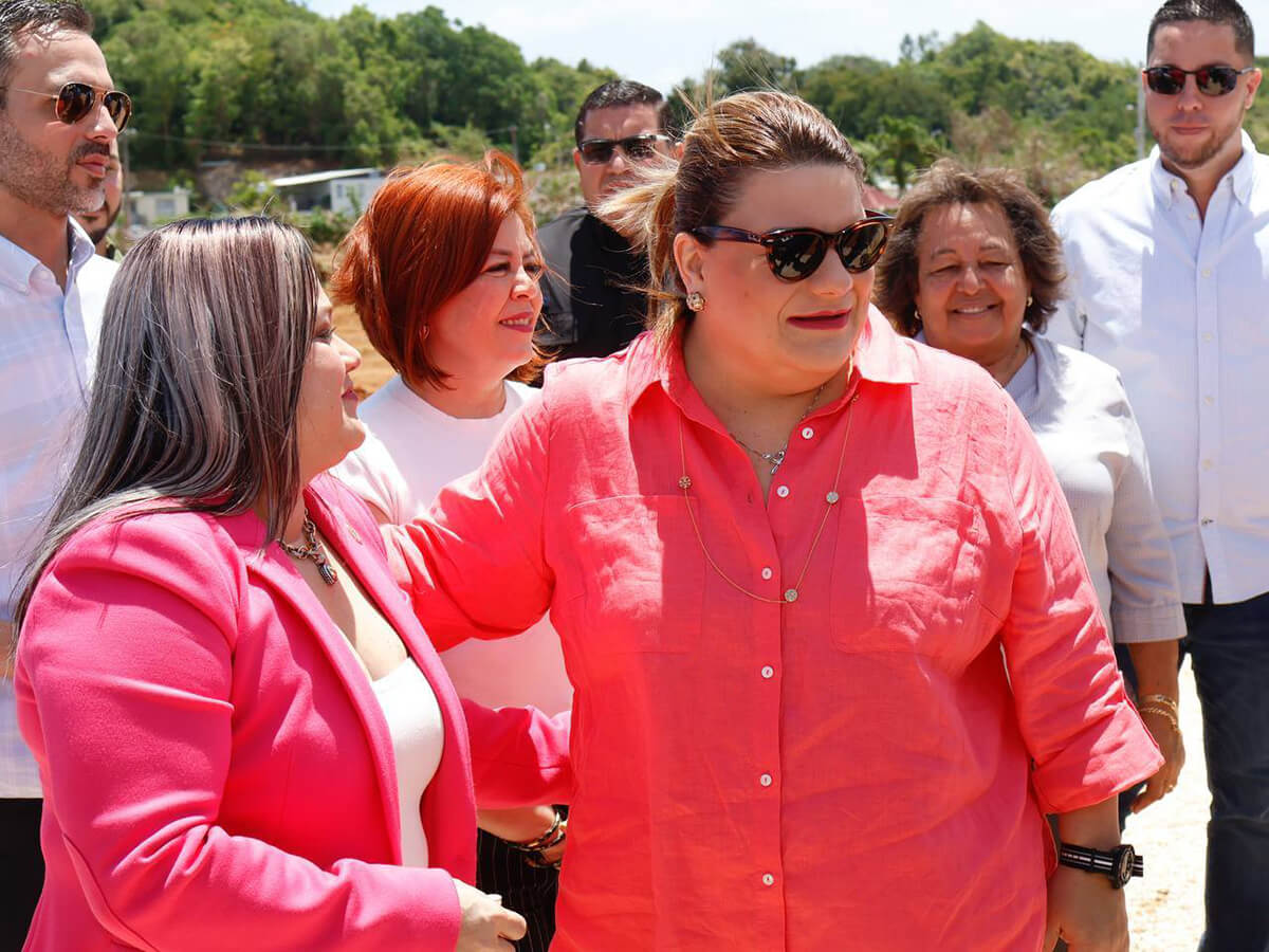 Governor Jenniffer González Colón, and Secretary of the Department of Housing, Ciary Pérez Peña.