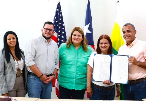 Governor Jenniffer González Colón and four others at the handover of two residential properties.