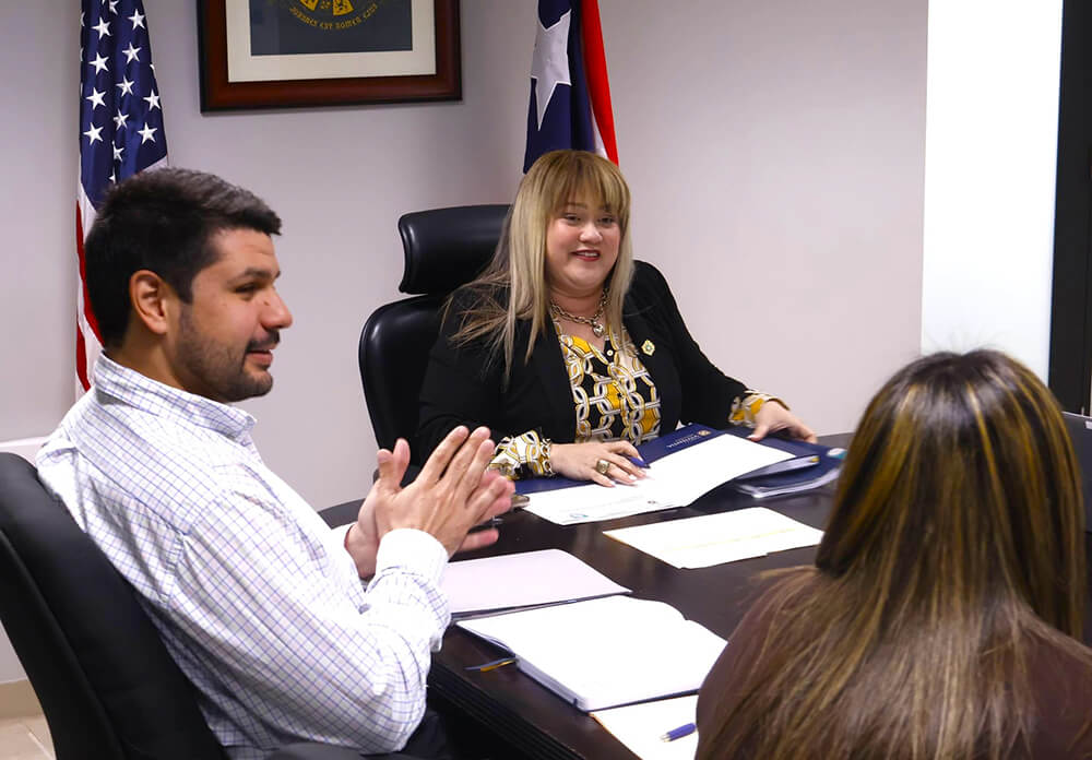Ciary Pérez Peña junto a su equipo de trabajo.