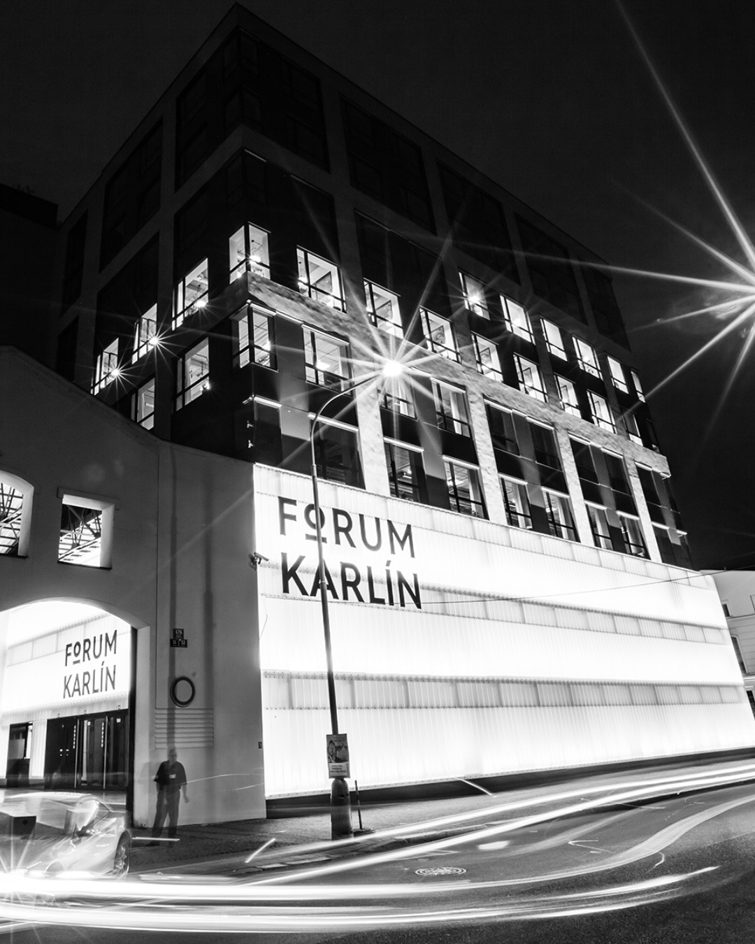 Forum Karlin has modern interiors and amazing connection during the live concerts.
