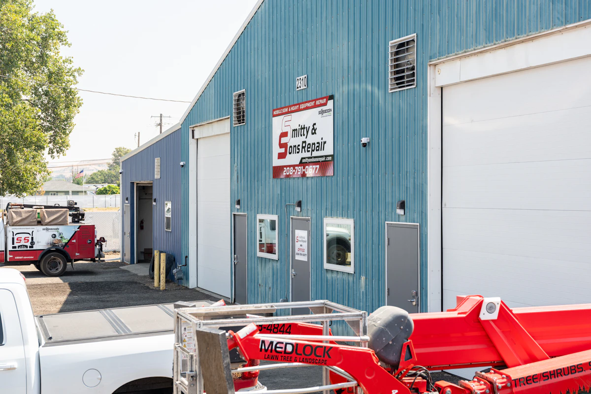 Exterior of Smitty & Sons Repair