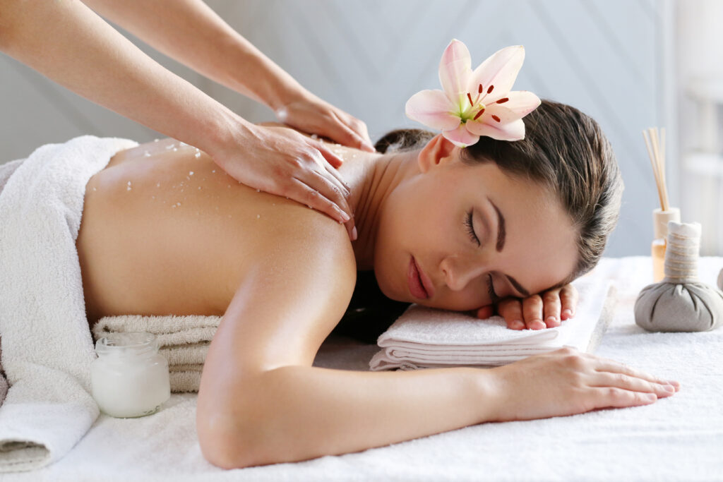 Licensed massage therapist providing deep tissue massage at Clear Lake Spa in Milpitas.
