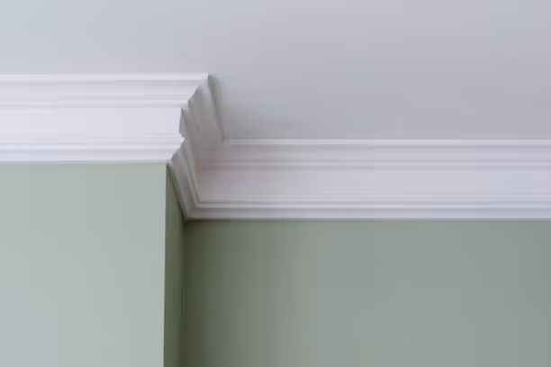 White traditional crown molding.