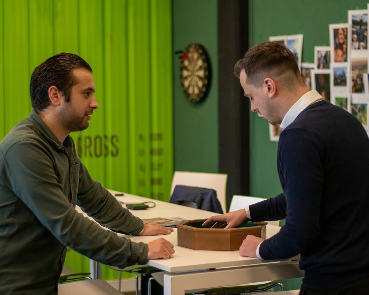 Tibo and Antoine playing dice games