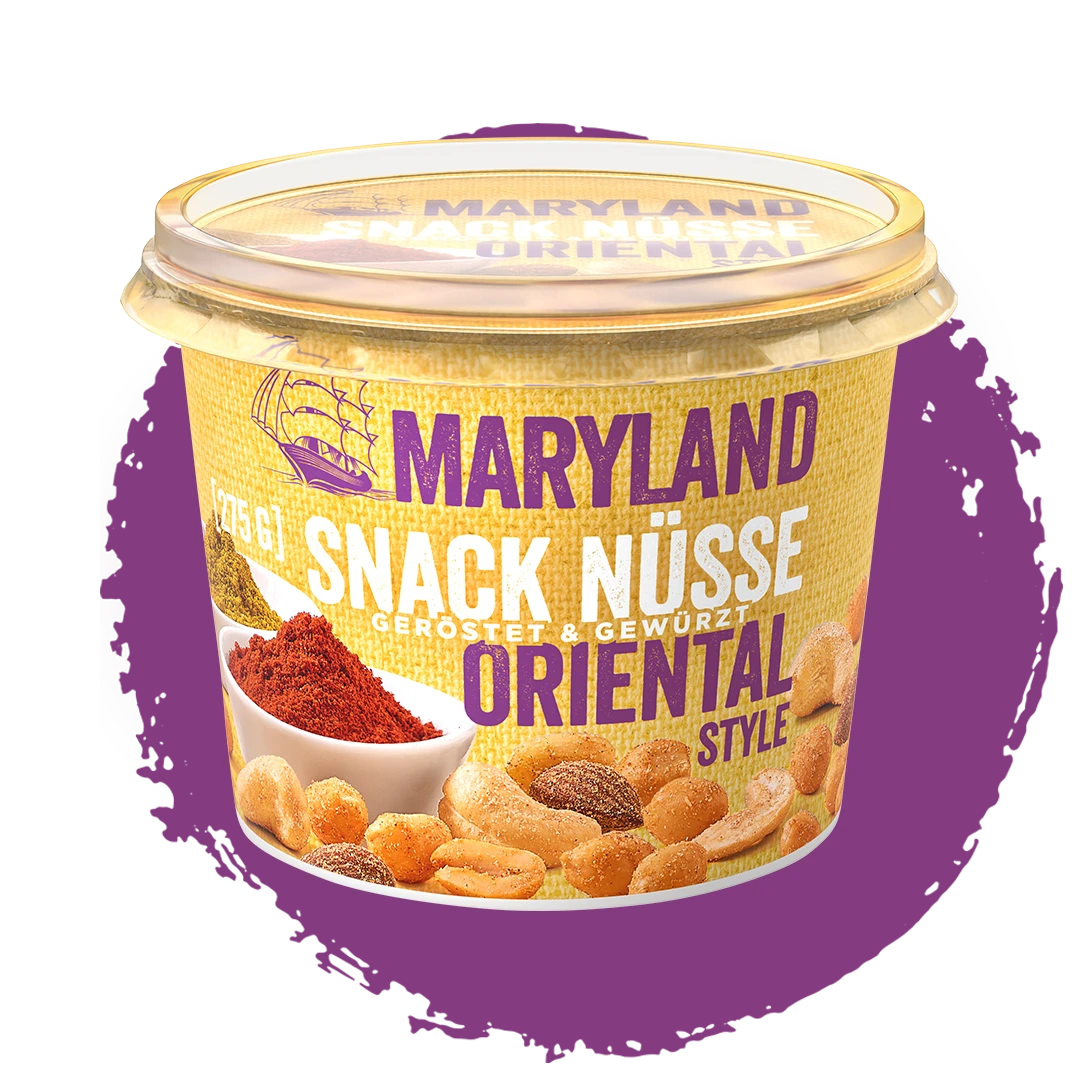 Becher mit Maryland Snack Nüsse Oriental Style, geröstet und gewürzt, mit Gewürzschalen und Nüssen auf gelbem Hintergrund.