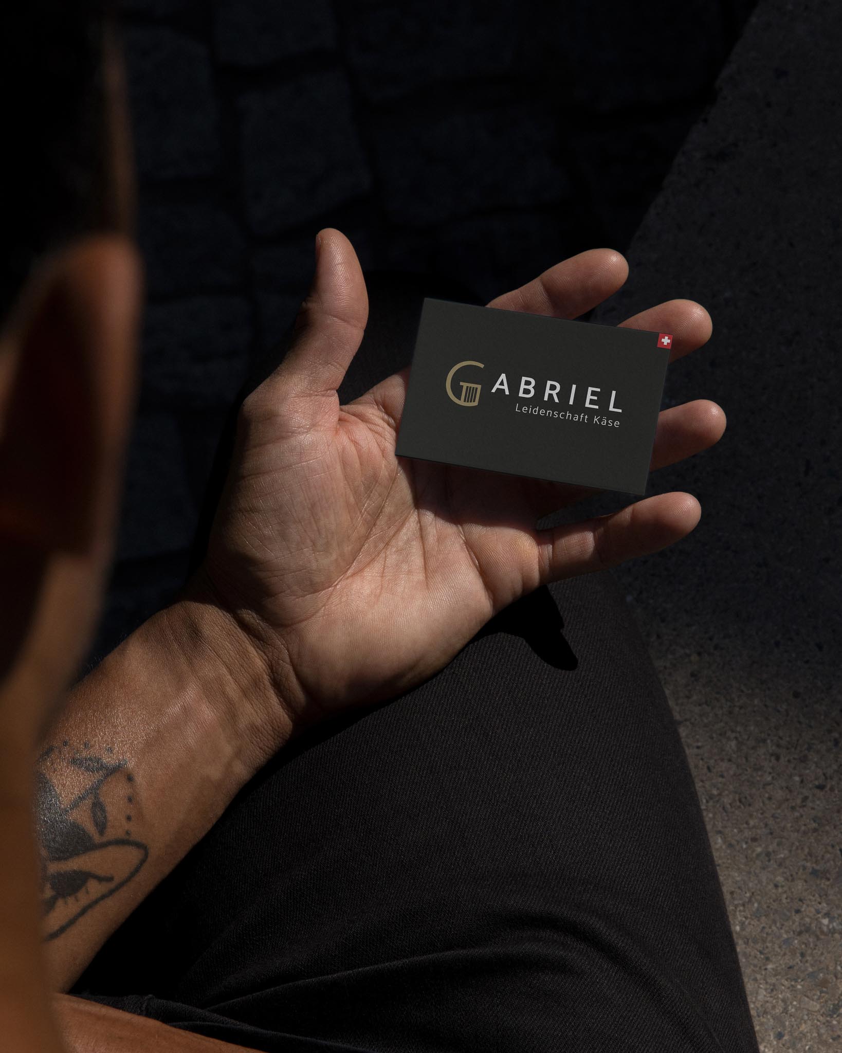 Hochwertige Visitenkarte für Gabriel Käse mit modernem Branding, gestaltet von Visuala Werbeagentur in der Schweiz