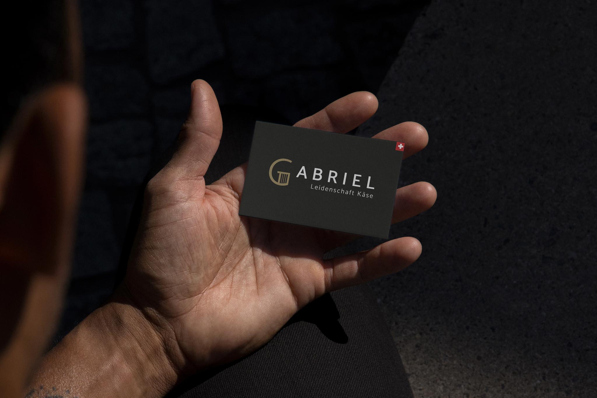 Hochwertige Visitenkarte für Gabriel Käse mit modernem Branding, gestaltet von Visuala Werbeagentur in der Schweiz