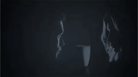 Poster Video showing a couple with steam forming the TÉAMO logo, emphasising romantic storytelling.