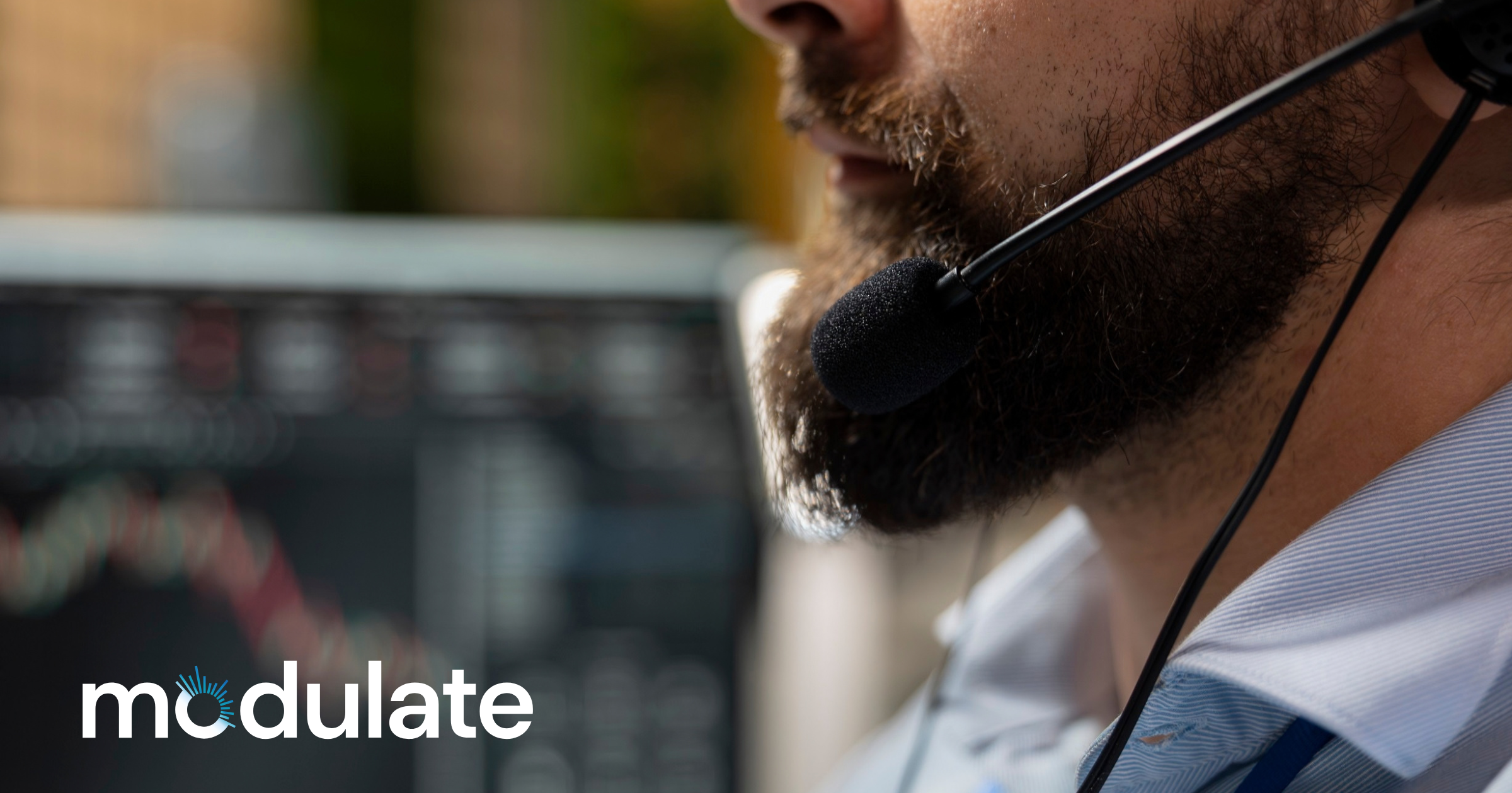 Call center agent using call center voice analytics software.