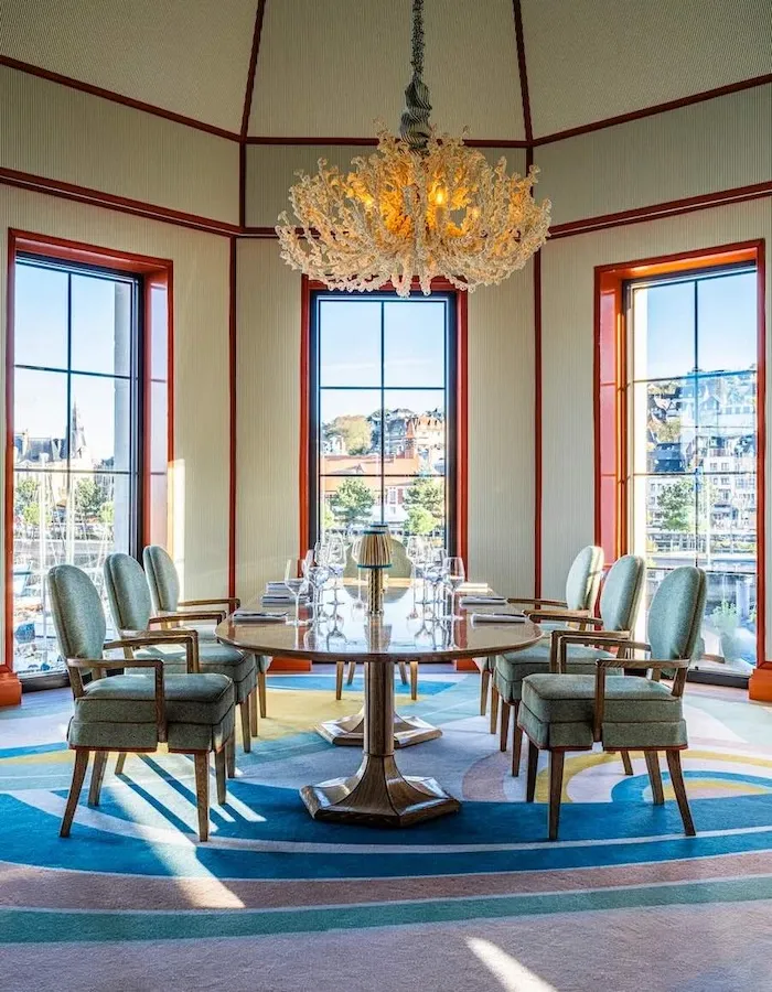 table que l'on peut privatiser au restaurant le Deauville à Deauville