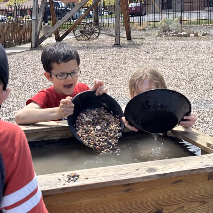 kids playing mining game. 