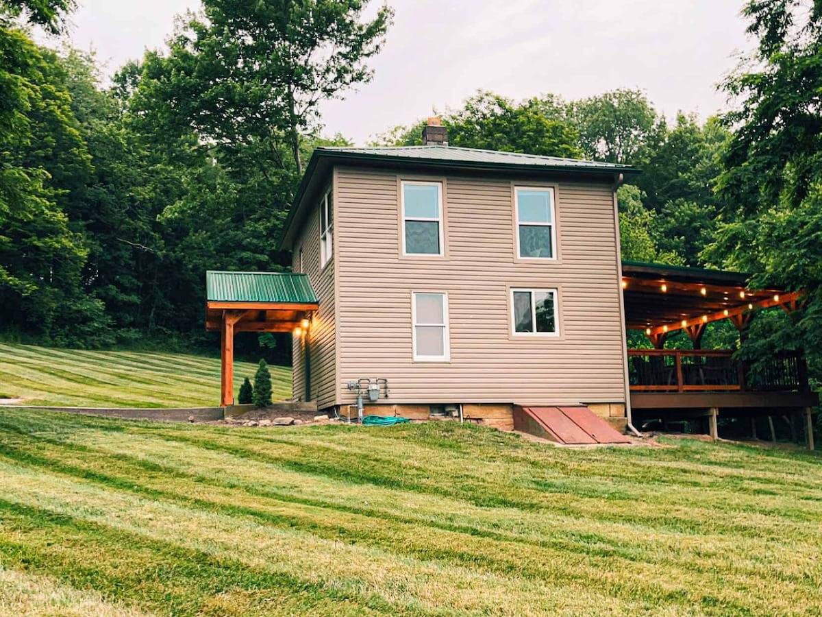 The Oaks farmhouse exterior and lawn