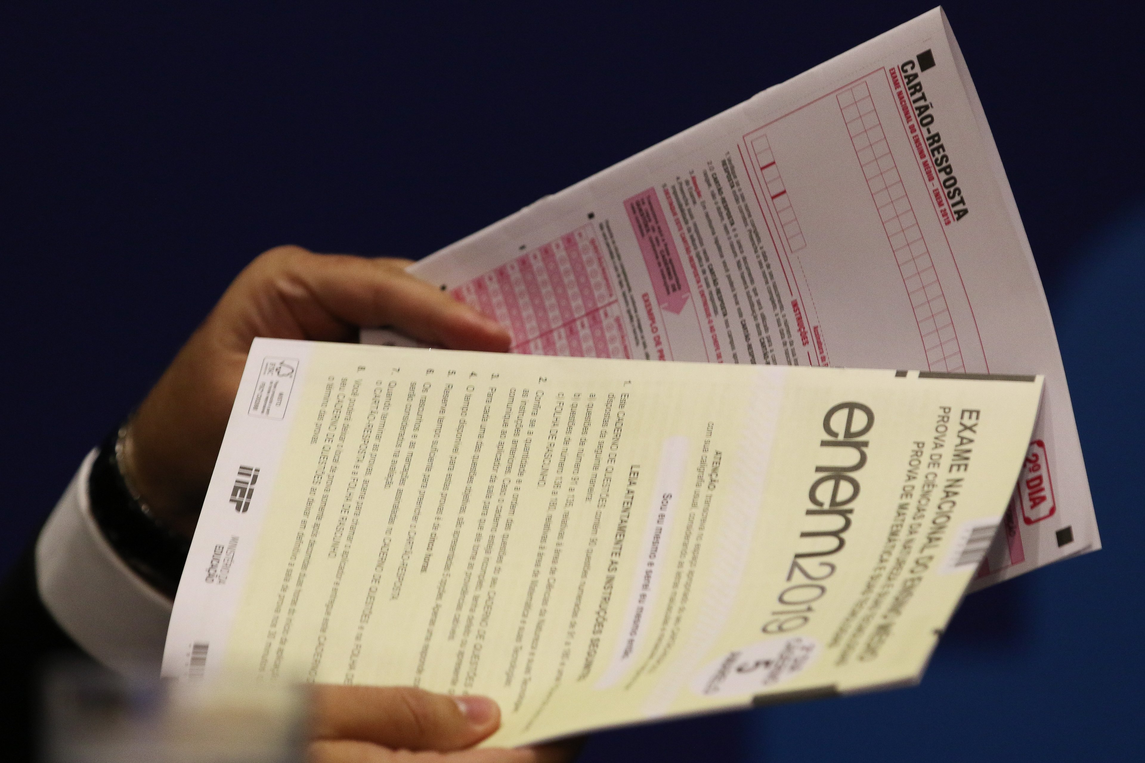 Candidatos com mais de 18 anos buscam diploma de ensino médio no Enem 2025 com crescimento de 200% nas inscrições