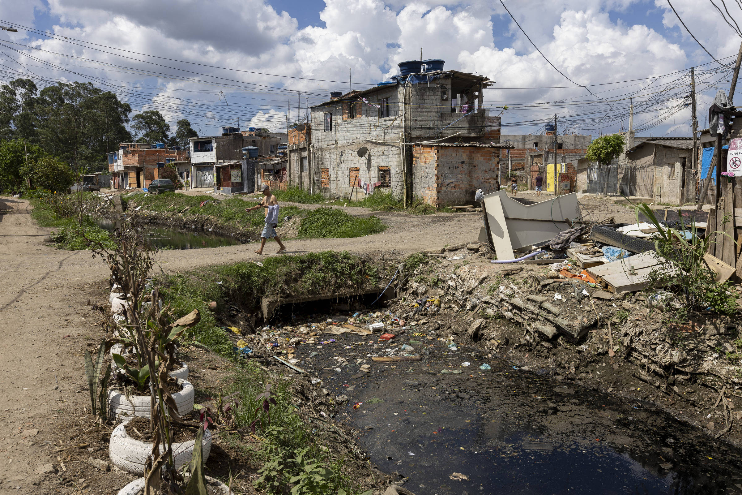 Brasil enfrenta desafios no saneamento básico e precisa aumentar investimentos para cumprir metas até 2033
