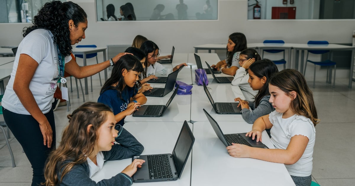Educação inovadora: escolas utilizam tecnologia e inteligência artificial para personalizar o aprendizado dos alunos