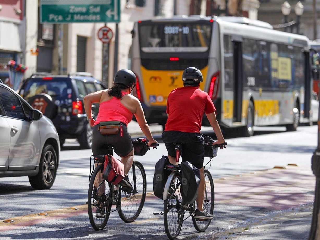 Universidades de São Paulo lançam projeto que remunera ciclistas com créditos no bilhete único