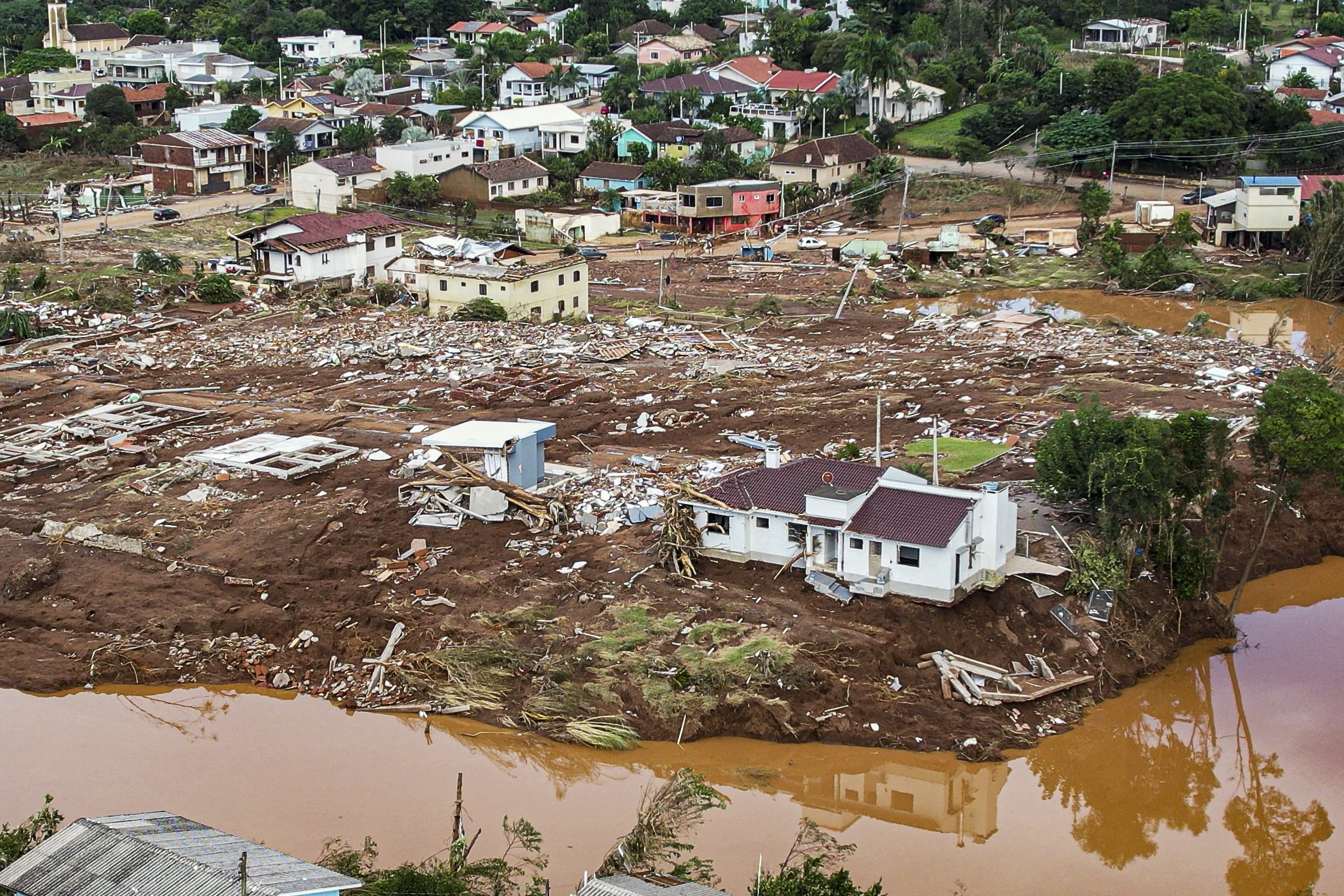 Brasil enfrenta aumento alarmante de desastres climáticos, com 7.539 eventos de chuvas intensas entre 2020 e 2023
