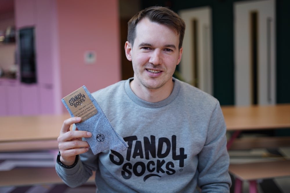 Josh Turner transforma desafios em oportunidades e faz da Stand4Socks um exemplo de impacto social e sucesso financeiro