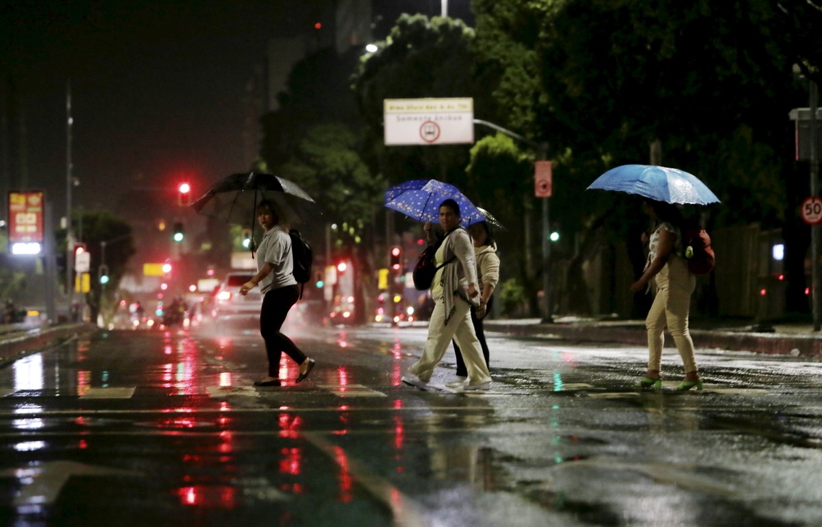 Volume de chuva no Rio de Janeiro atinge níveis alarmantes em 2025, com fevereiro sendo o mais seco em 30 anos