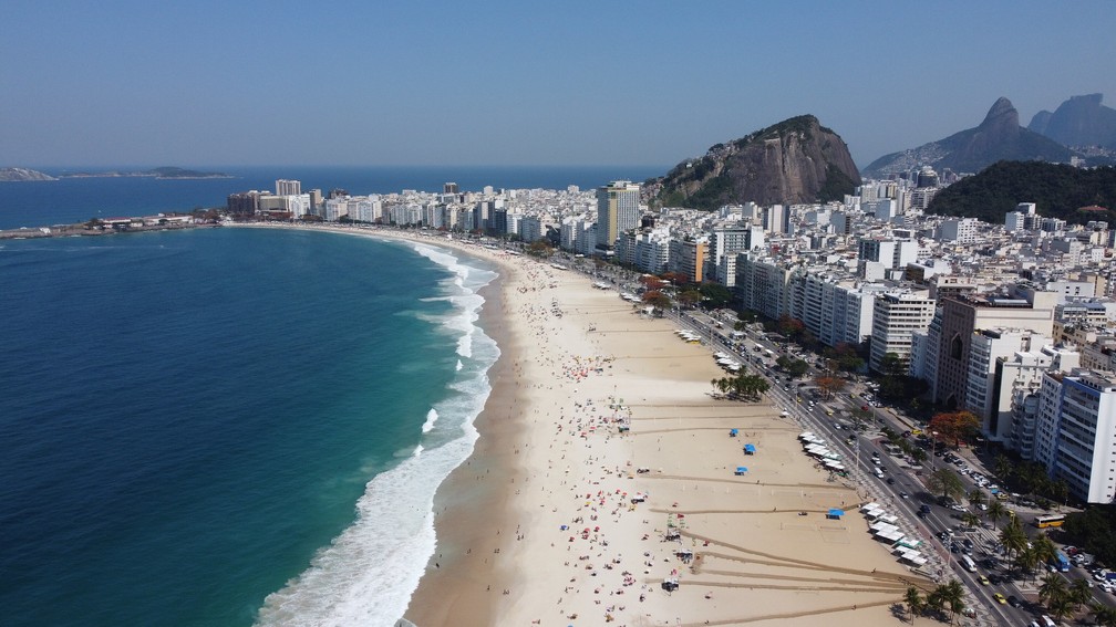 Copacabana pode perder mais de 100 metros de faixa de areia até o fim do século, alertam pesquisadores da UFRJ