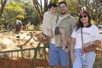Zoológico de Brasília reabre após fechamento por gripe aviária e recebe visitantes animados nas férias escolares