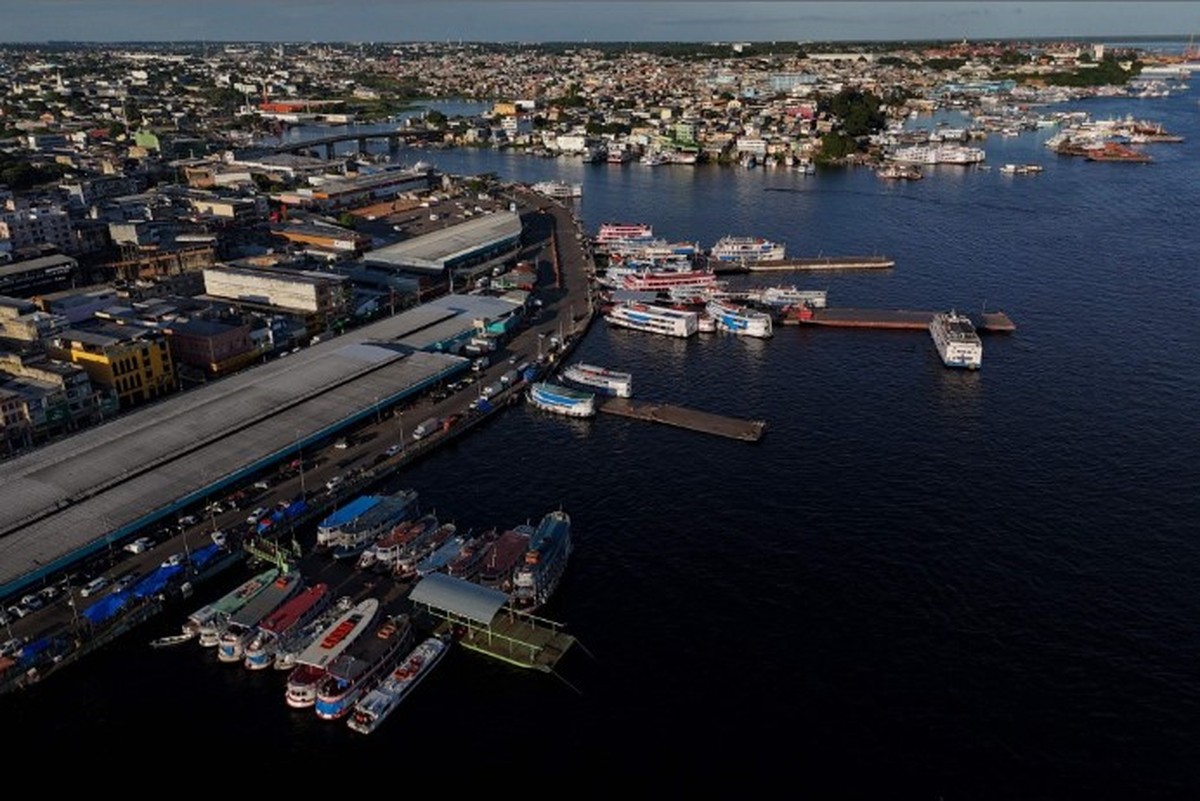 Cheia do Rio Negro causa estragos em Manaus e 40 municípios do Amazonas enfrentam situação de emergência