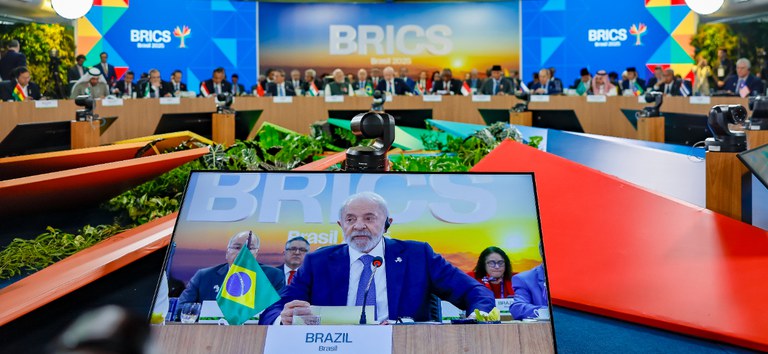 BRICS estabelece parceria histórica para eliminar doenças socialmente determinadas sob liderança de Lula