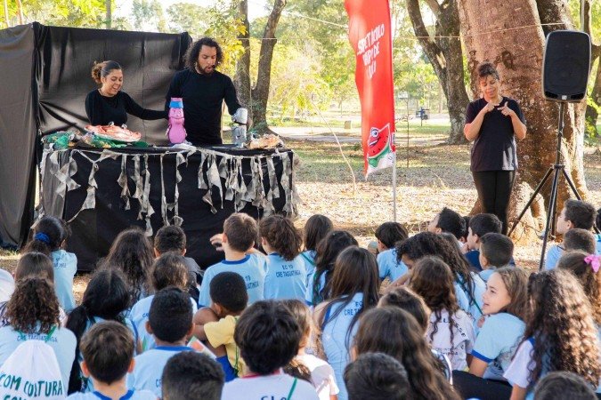 Teatro e educação se unem em projeto que promove a sustentabilidade nas escolas do Recanto das Emas
