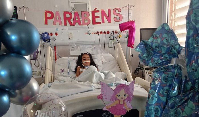 "Campanha busca apoio para Lavínia, que enfrenta sequelas de meningite viral e precisa de equipamentos essenciais"
