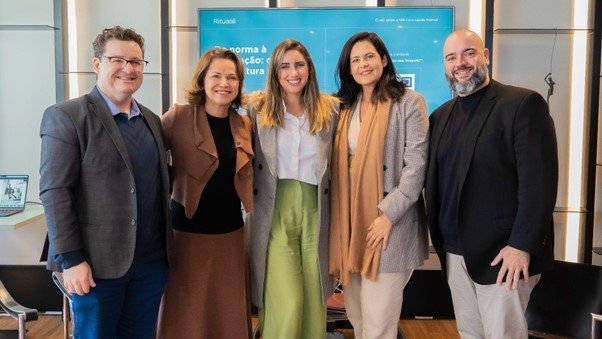 Saúde mental no trabalho: nova norma busca reduzir afastamentos e aumentar produtividade nas empresas