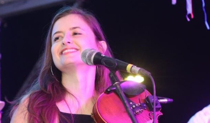 Vaquinha busca apoio financeiro para cirurgia urgente de Júlia, que enfrenta endometriose e miomas