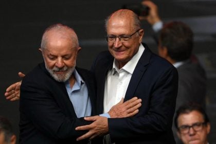 Lula assina decreto que isenta IPI de carros sustentáveis e promove a descarbonização no Brasil