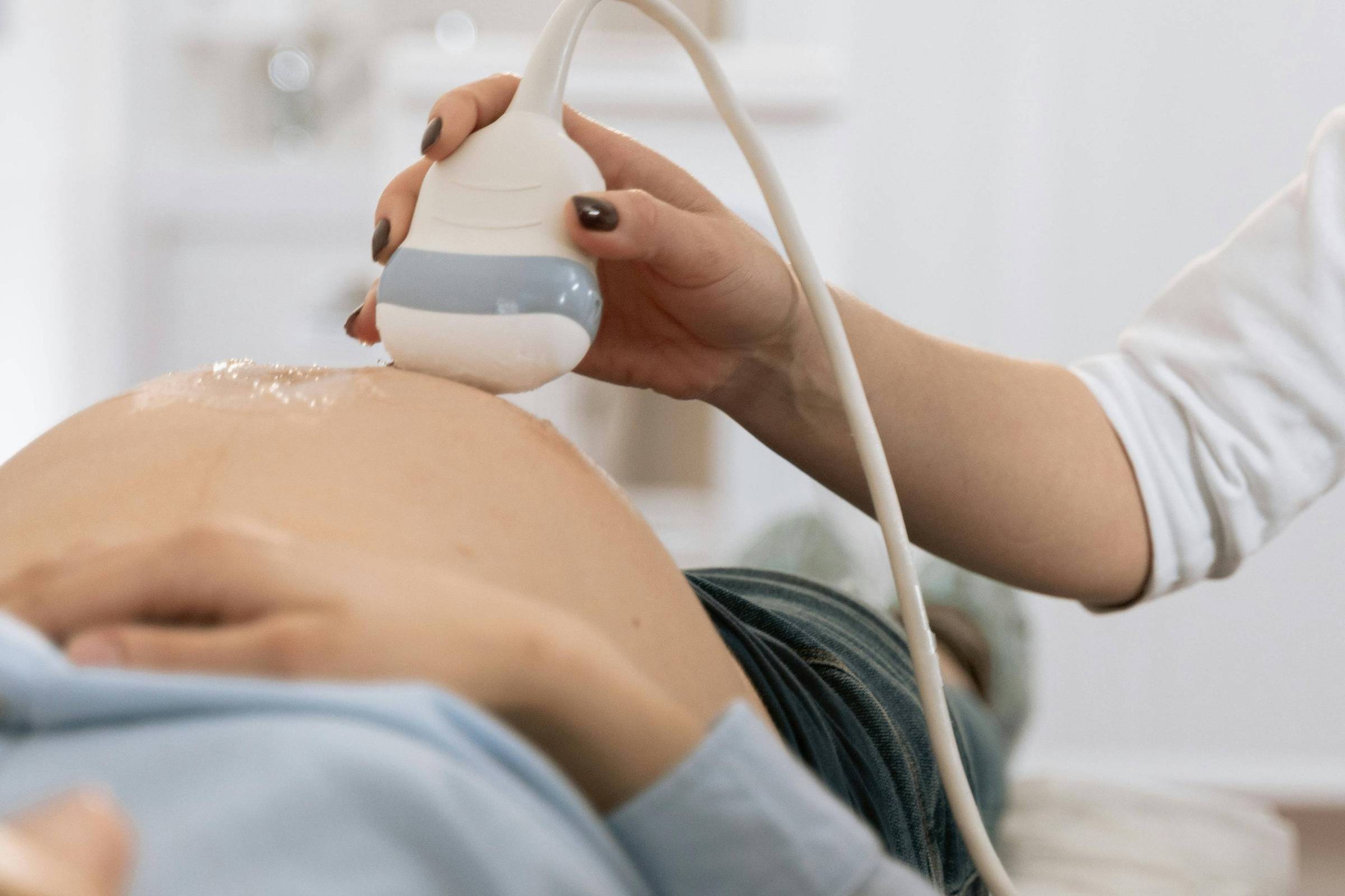 INSS simplifica acesso ao salário-maternidade para autônomas com nova norma após decisão do STF