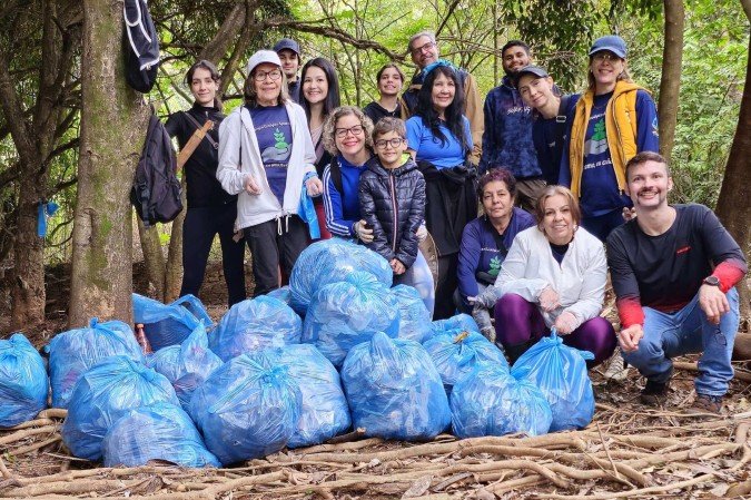 Voluntários enfrentam frio para promover limpeza e preservação no Parque de Águas Claras