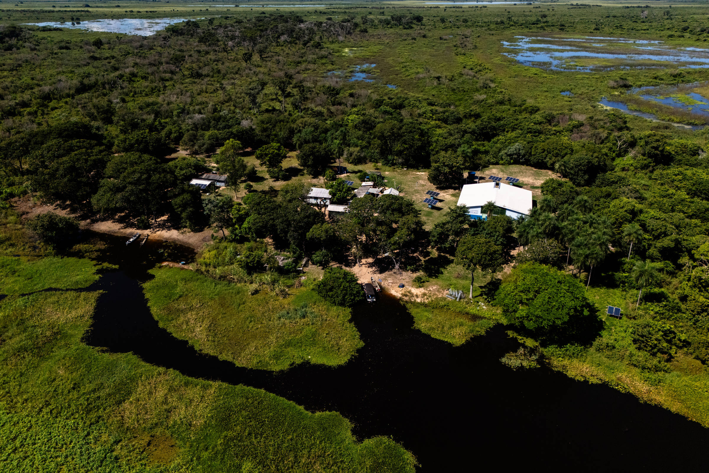 Incêndios no Pantanal deixam marcas profundas em comunidades ribeirinhas e afetam saúde e educação