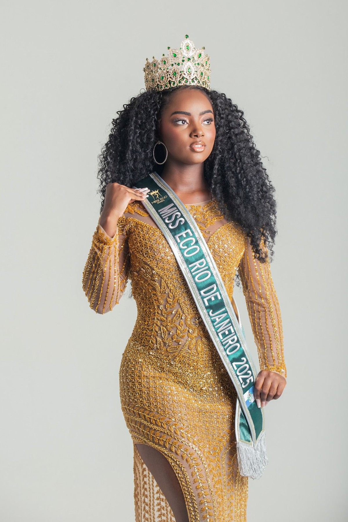 Bruna Menezes, Miss Eco Rio de Janeiro, luta por justiça social e sustentabilidade nas comunidades cariocas