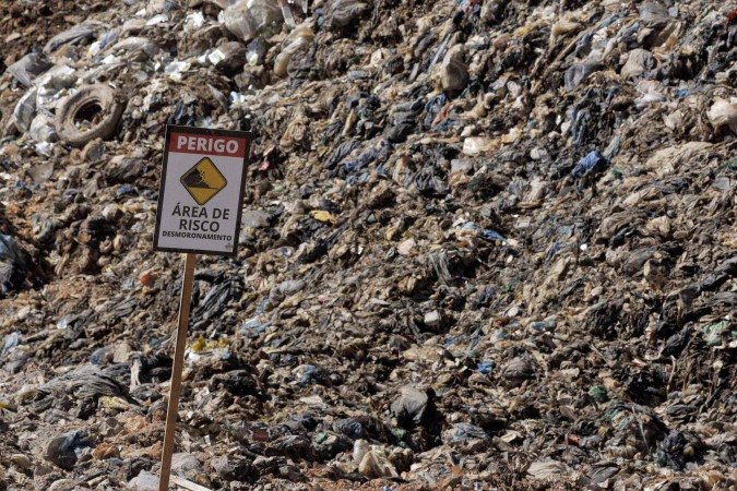 Goiás declara emergência em Padre Bernardo após deslizamento de aterro sanitário e contaminação ambiental