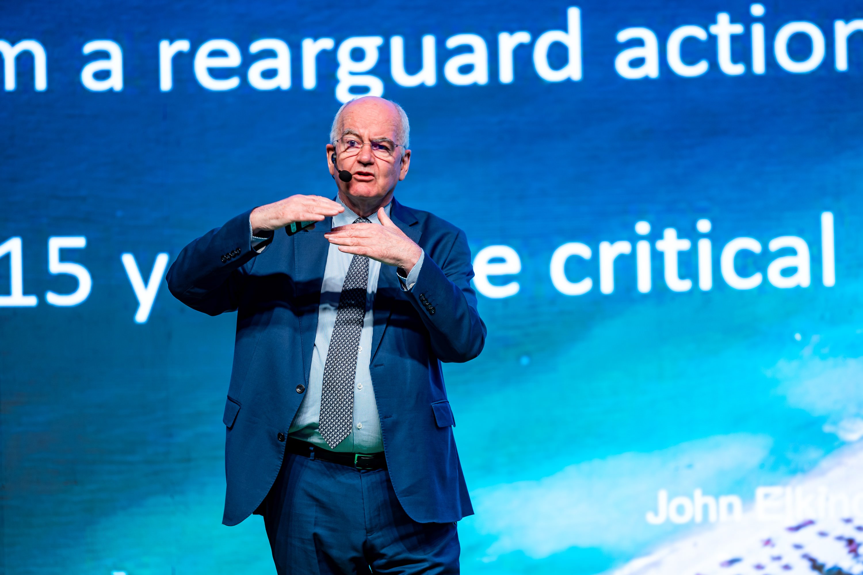 John Elkington, o 'pai da sustentabilidade', alerta sobre a urgência de unir esforços para enfrentar crises climáticas e sociais