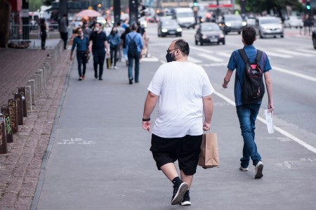 Estudo revela que obesidade sarcopênica aumenta em 83% o risco de morte entre idosos com gordura abdominal e baixa massa muscular