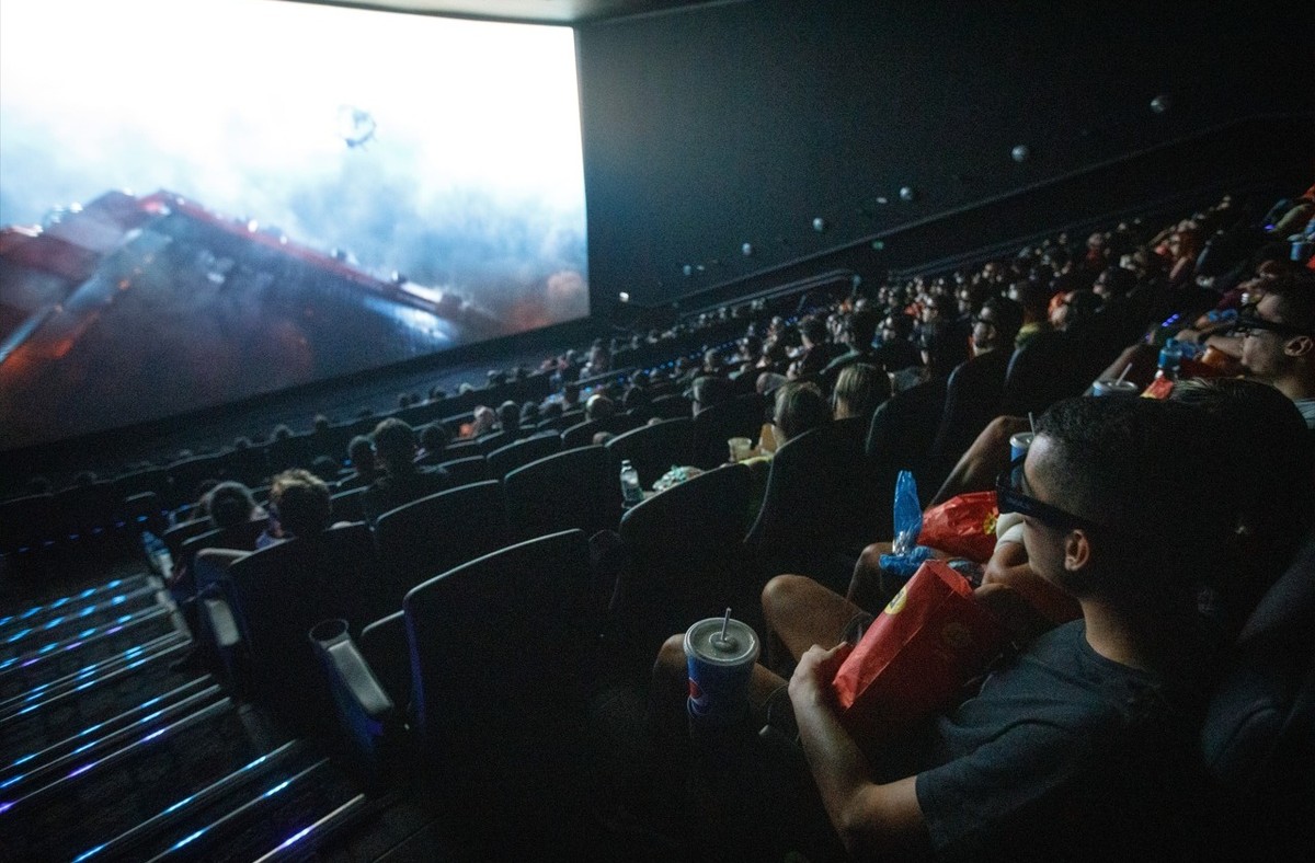 Cinemas brasileiros se tornam mais inclusivos com acessibilidade em 99% das sessões em 2023 e 2024