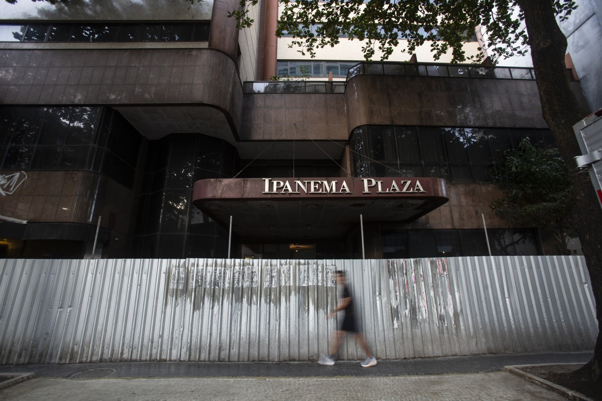 Hotel Ipanema Plaza será desapropriado e leiloado para revitalização urbana após anos fechado