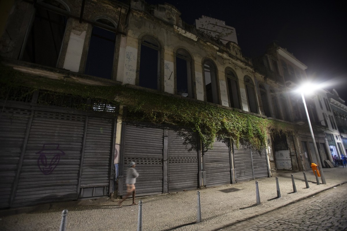 Prefeitura do Rio lança programa para revitalizar imóveis abandonados no Centro e desapropria hotel em Ipanema