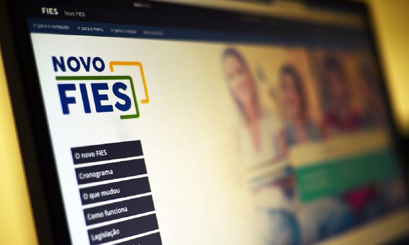 Prazo para complementação de inscrição no Fies termina nesta sexta-feira; mais de 112 mil vagas disponíveis