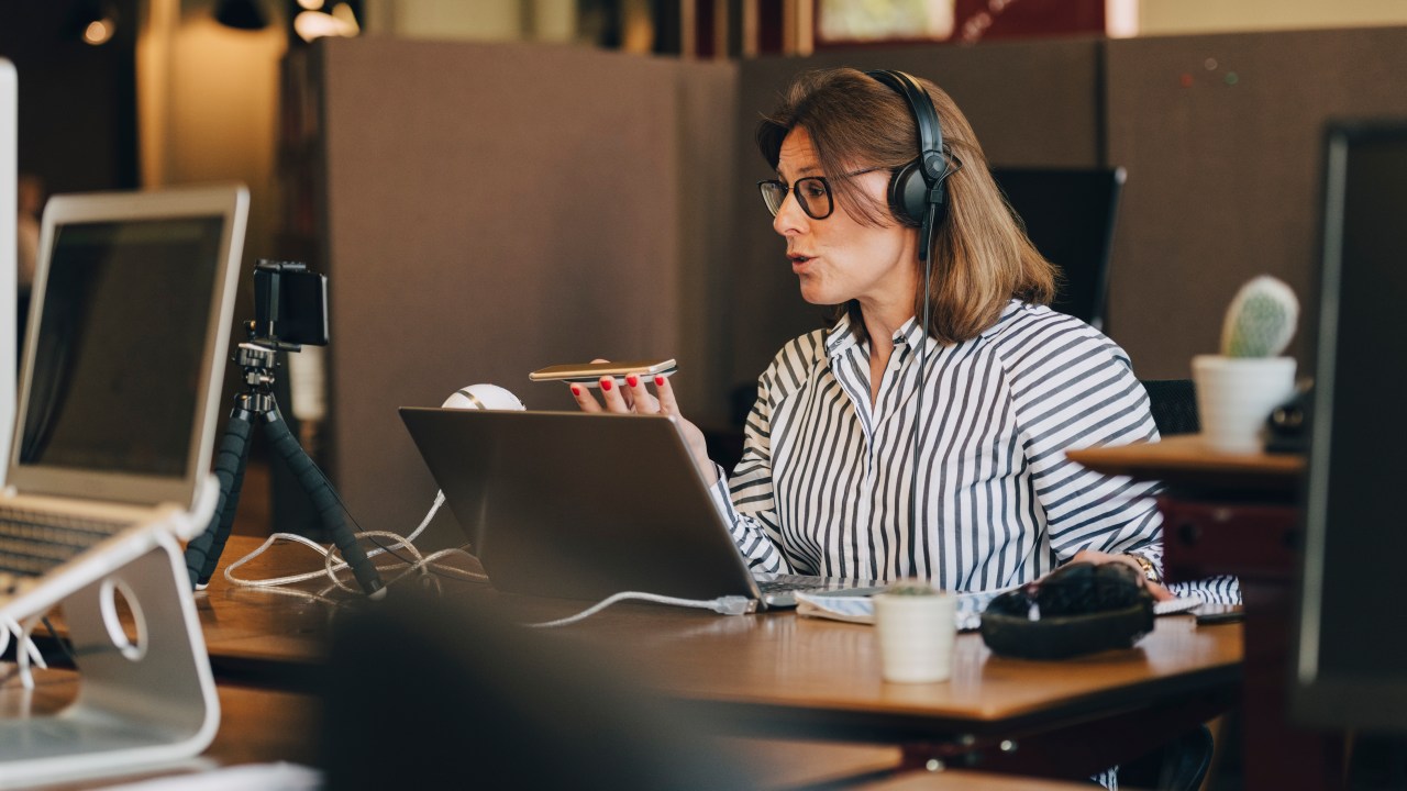 Mulheres CEOs enfrentam demissões 33% mais frequentes e permanecem menos tempo no cargo que homens