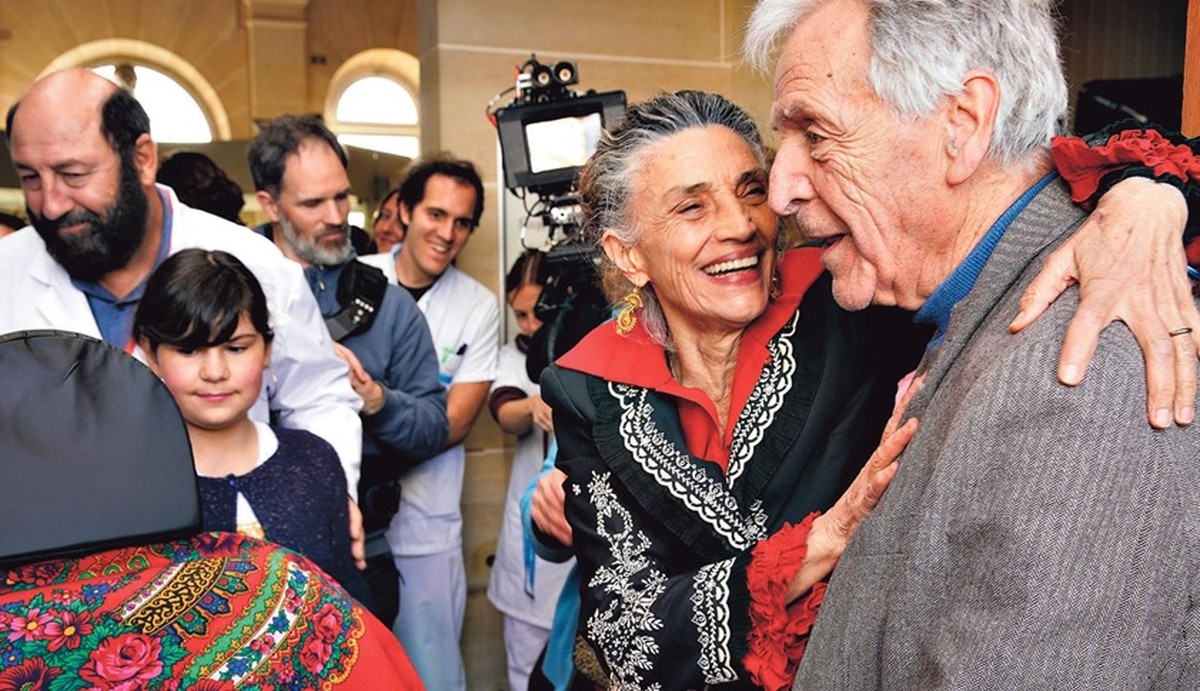 Costa-Gavras aborda a morte com dignidade em ‘Uma bela vida’, refletindo sobre despedidas e cuidados paliativos