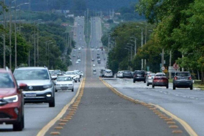 Audiência pública sobre travessias do Eixão discute segurança e acessibilidade em Brasília