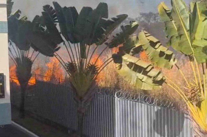 Incêndios florestais devastam 142 mil metros quadrados em Brasília; Corpo de Bombeiros atua em 38 ocorrências